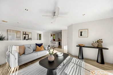 Jerrabomberra 3chambre Elevated Family Living with Sweeping Mountain Views