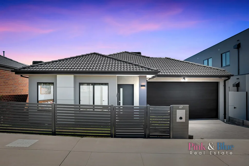 Rockbank 4 Bedroom 23sq of Modern Living | 350sqm Block -Style & Comfort Combined!