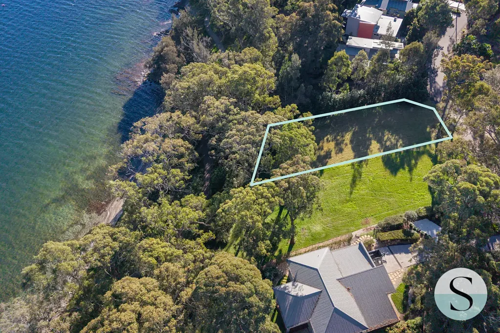 Murrays Beach  Waterfront Reserve Opportunity, as Close to the Water's Edge as You Can Get. Build Your Dream Home Here