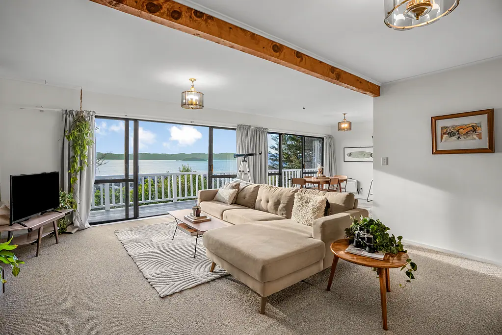 15 Karaka Street, Eastbourne, Lower Hutt, Wellington