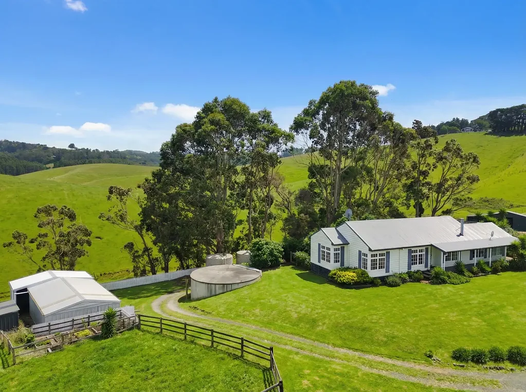 Foster  Panoramic Views and Country Charm at 'Findlatree Cottage'