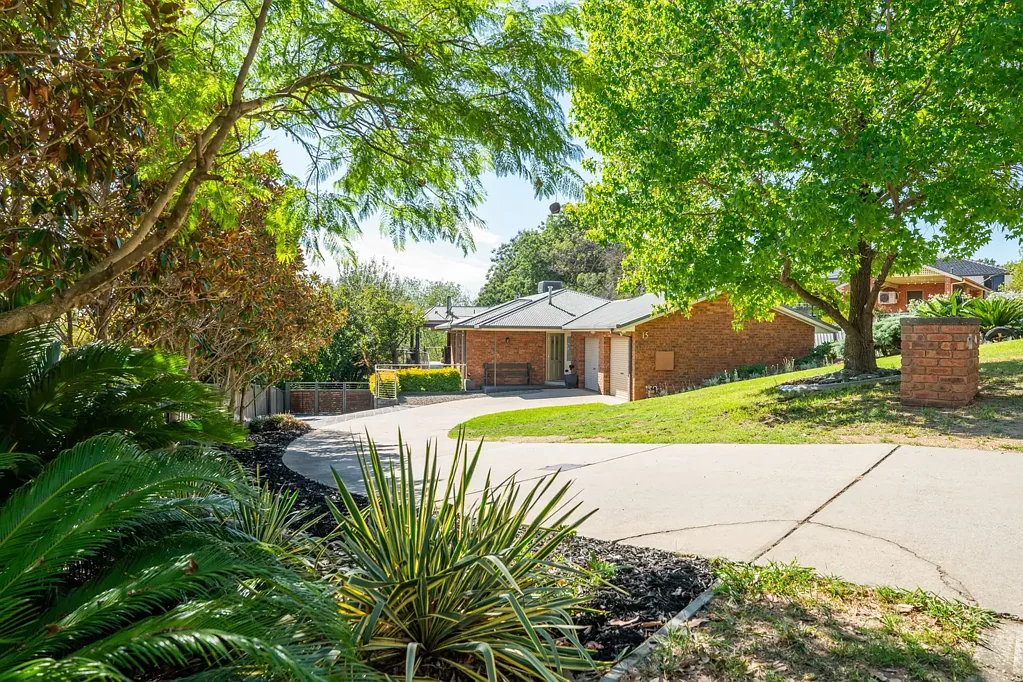 15 Panorama Place, Lavington, NSW 2641