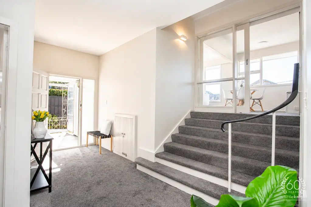 Merivale 2房  More Than Most! Split-Level Style with Space