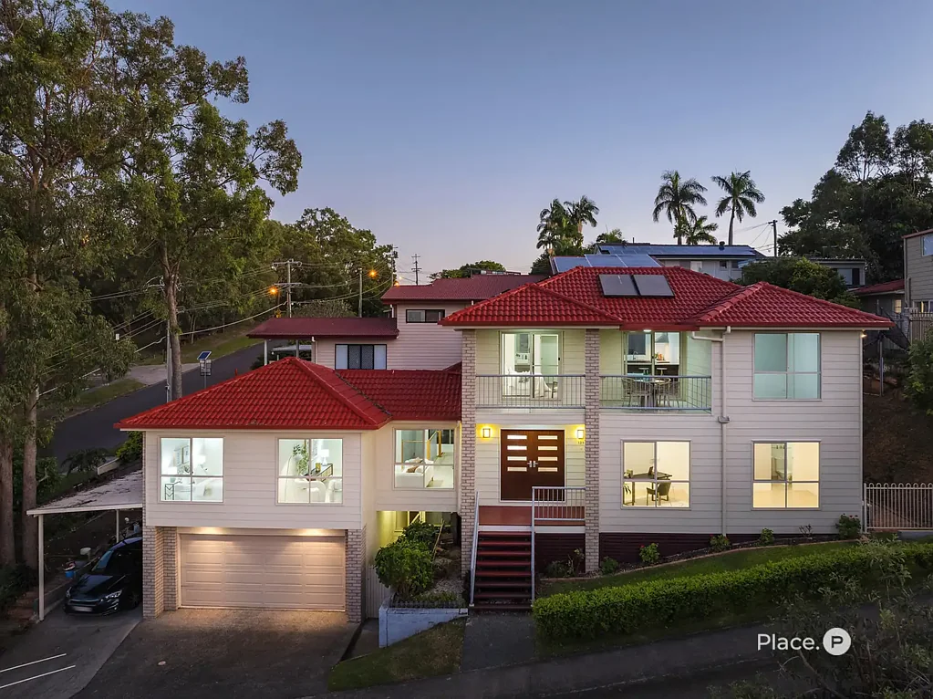 Sunnybank Hills 6कमरा Elevated Family Living with City Views, Dual Kitchens & Room to Grow