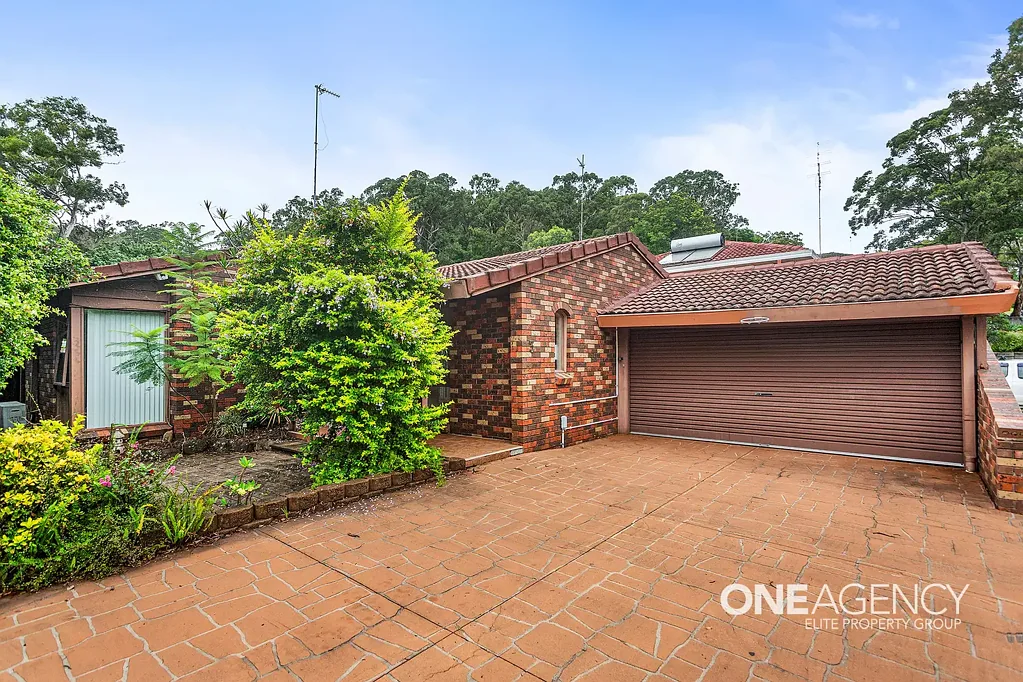 SPACIOUS FIVE-BEDROOM FAMILY HOME WITH A PRIVATE POOL