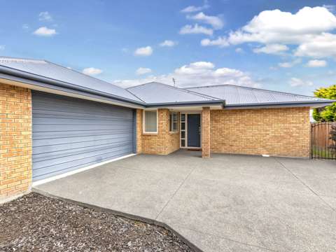 Spacious 5-Bedroom Family Home with Modern Comforts!