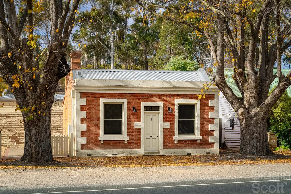 282 Pyrenees Highway, Chewton, VIC 3451