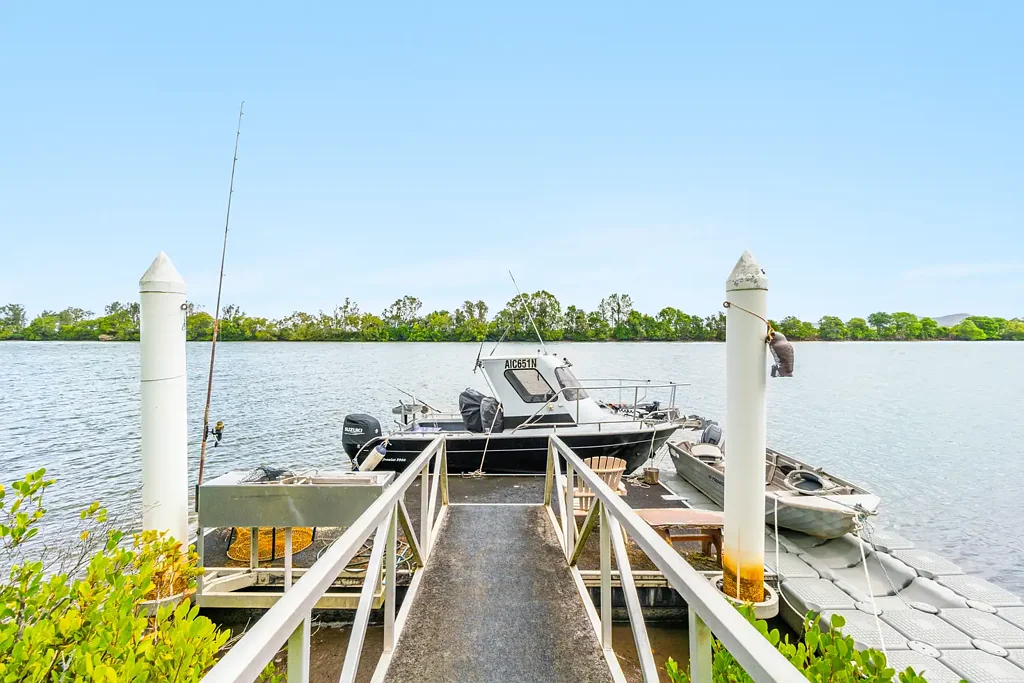 Woombah 3Zimmer Character Home With Rare Pontoon Access To The River!