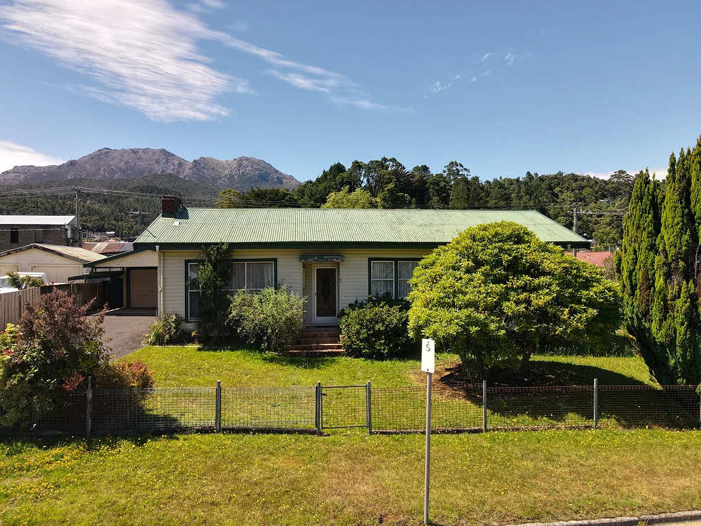 Queenstown 3Zimmer Prime Location, Endless Potential: Your New Home Awaits!