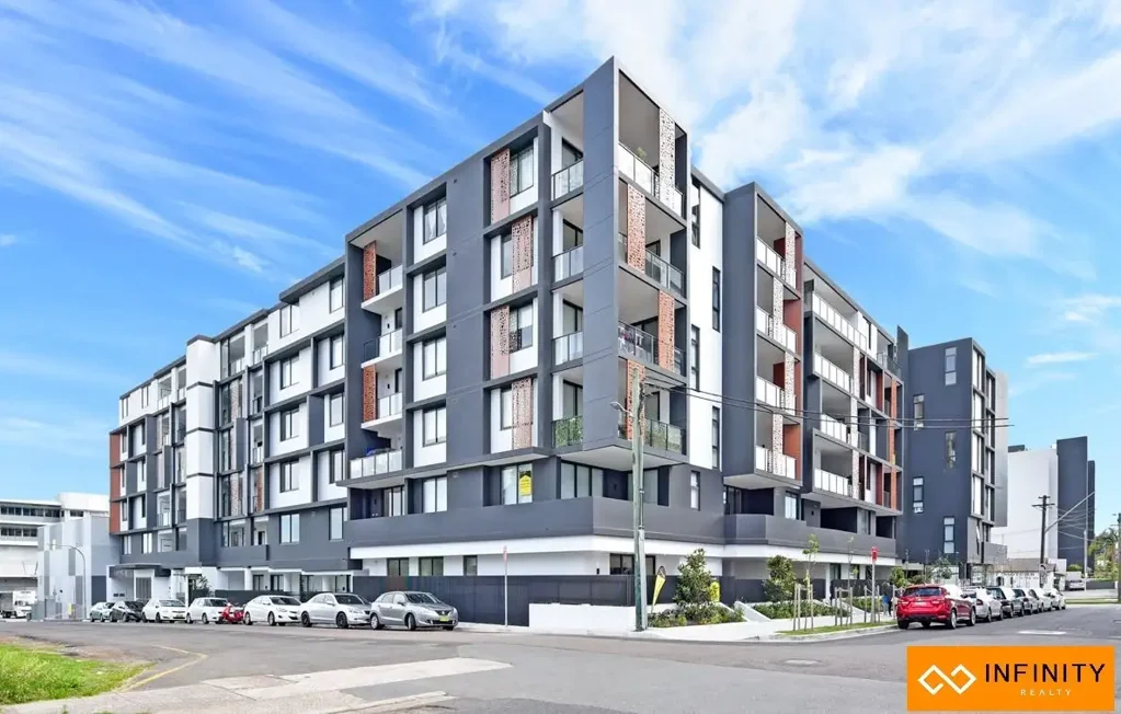Leased ! 
Nearly New Modern and Generous Size 2bedroom Apartment
