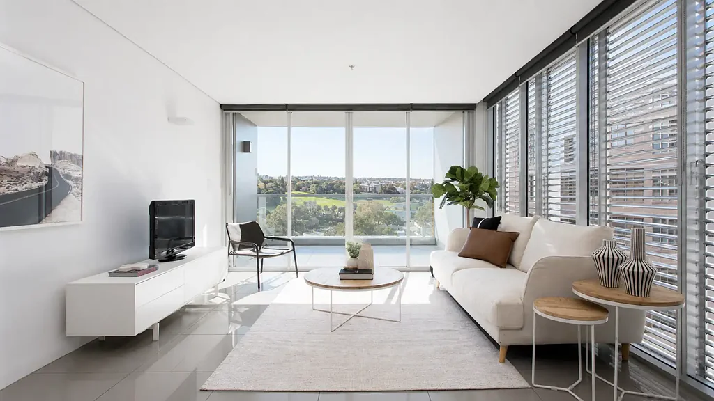 LUXURY THREE BEDROOM APARTMENT WITH SPECTACULAR VIEWS!