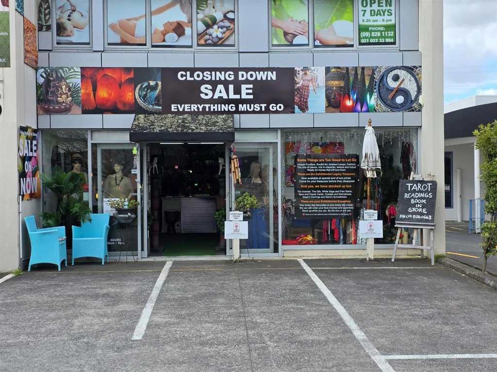 New Lynn Stunning Retail Showroom in Great Central Location.