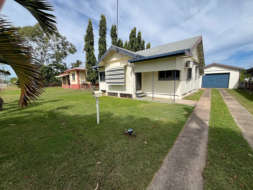 Ayr 2Moenga Solid Investment on 809sqm Block