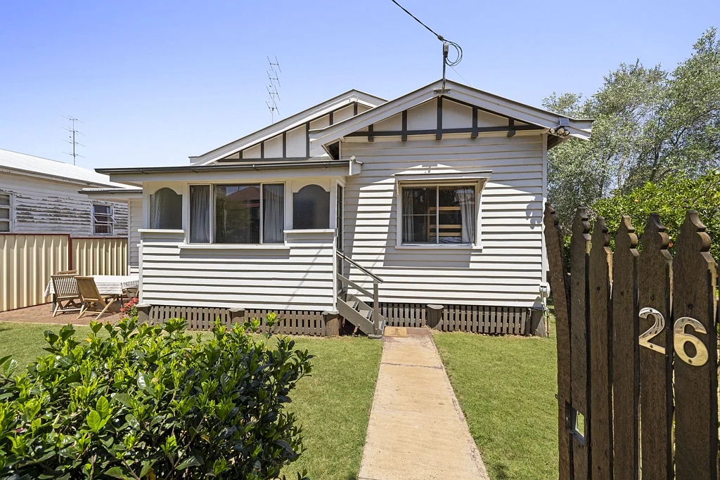 North Toowoomba 3ਬੈੱਡਰੂਮ Character, Space, and Convenience in a Prime Dual Access Location