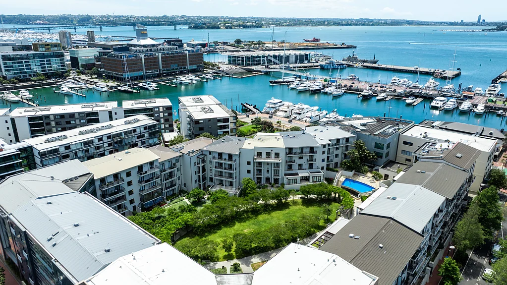 Auckland Central 2房 业主搬离，诚意出售！度假风公寓，住户专享泳池/健身房/水疗及桑拿设施，社区氛围浓厚！ Will Be Sold! - Motivated Vendor!