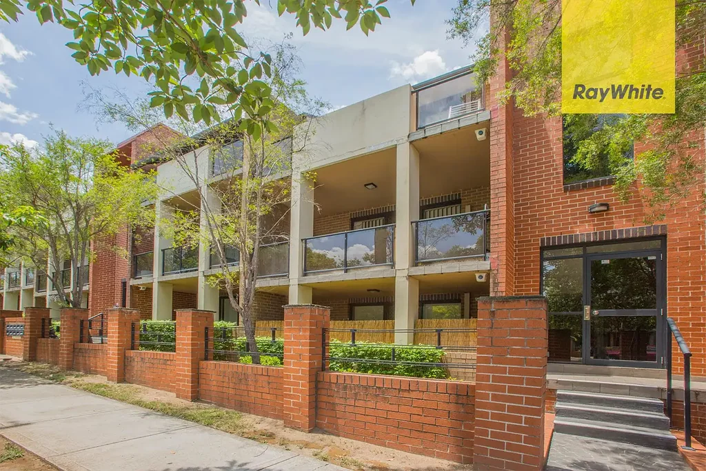 MODERN UNIT WITH GREAT OUTLOOK