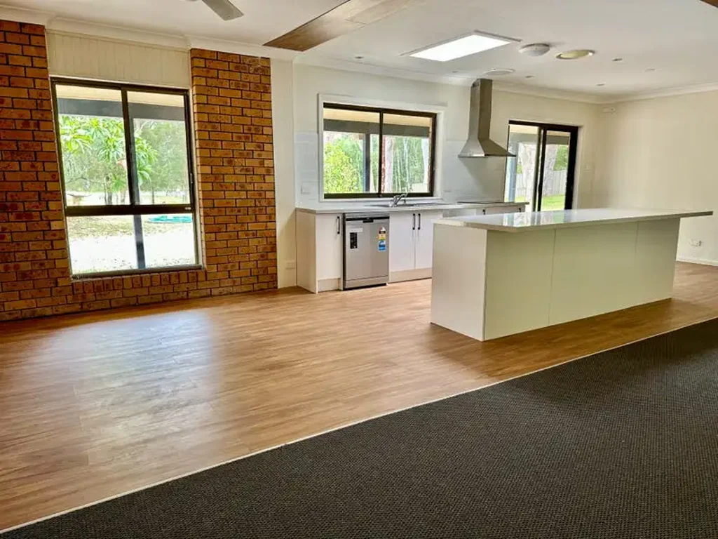 Salt Ash Great location 10 minutes Newcastle airport set on 2 acres at Salt Ash