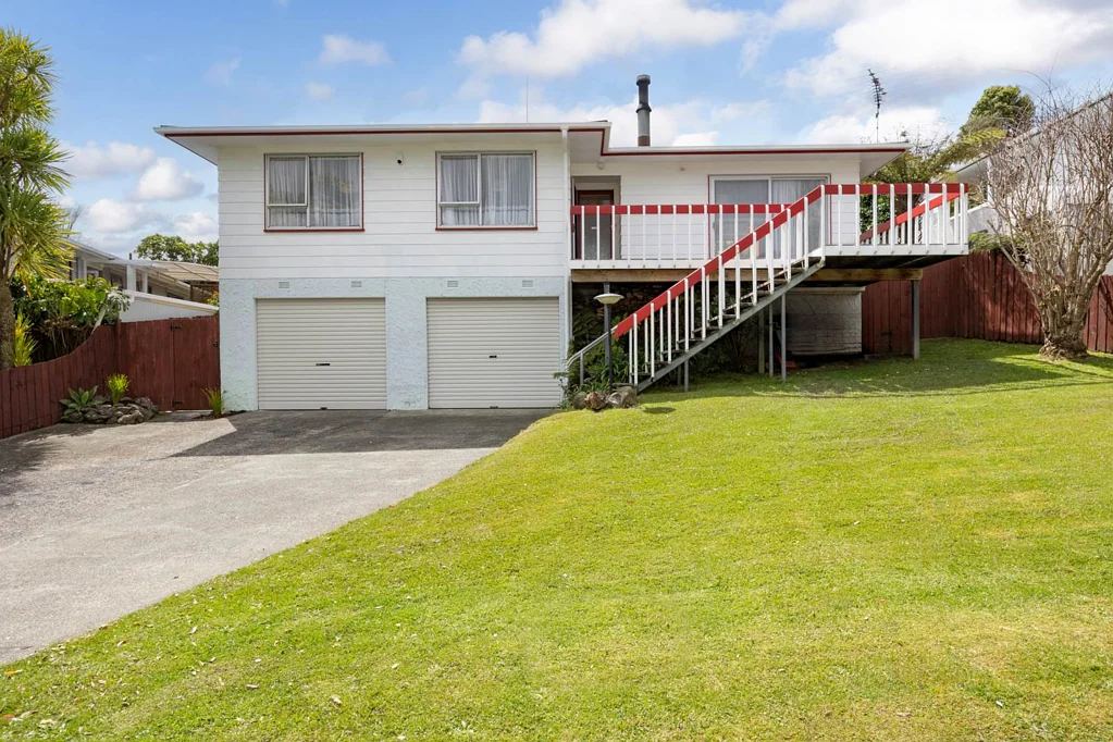 15 Longreach Drive, Sunnyvale, Waitakere City, Auckland
