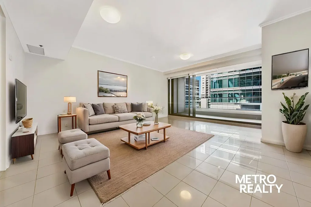 Stylish One-Bedroom Apartment with Spacious Balcony in the Heart of Sydney CBD