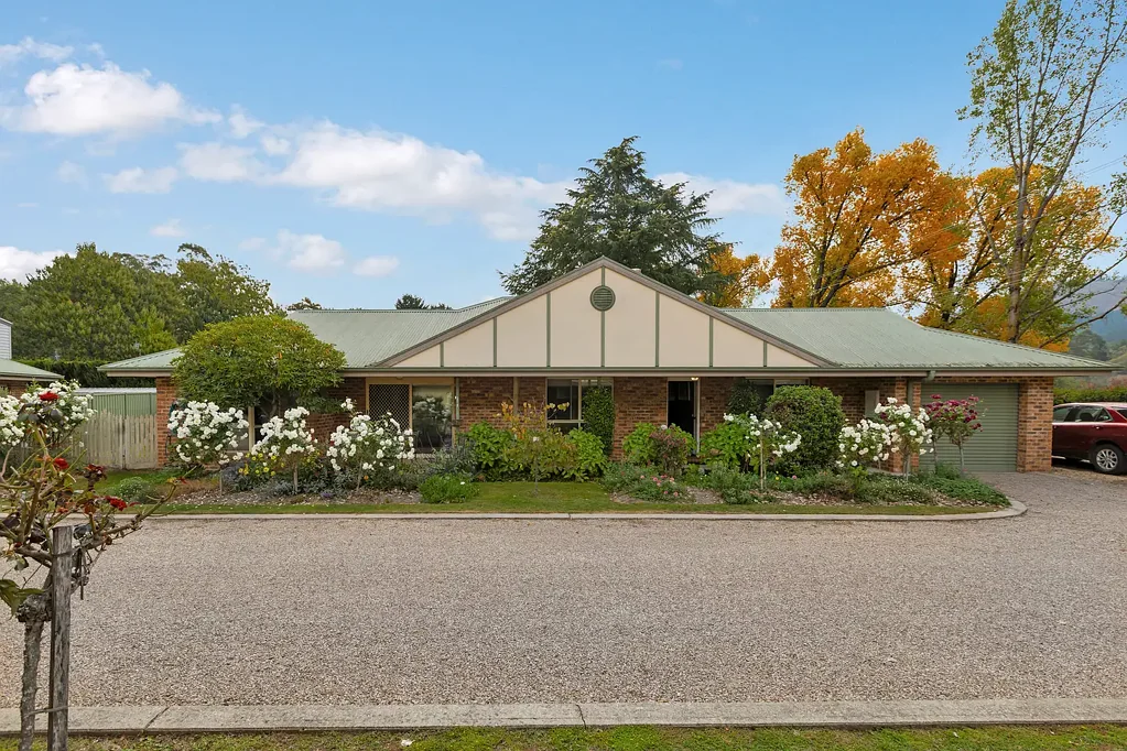 Bright 3房  Whether you're starting out, slowing down, or seeking a smart investment - this is one to inspect.