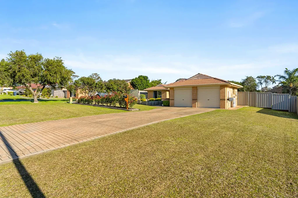 15 Illawarra Circuit, Worrigee, NSW 2540
