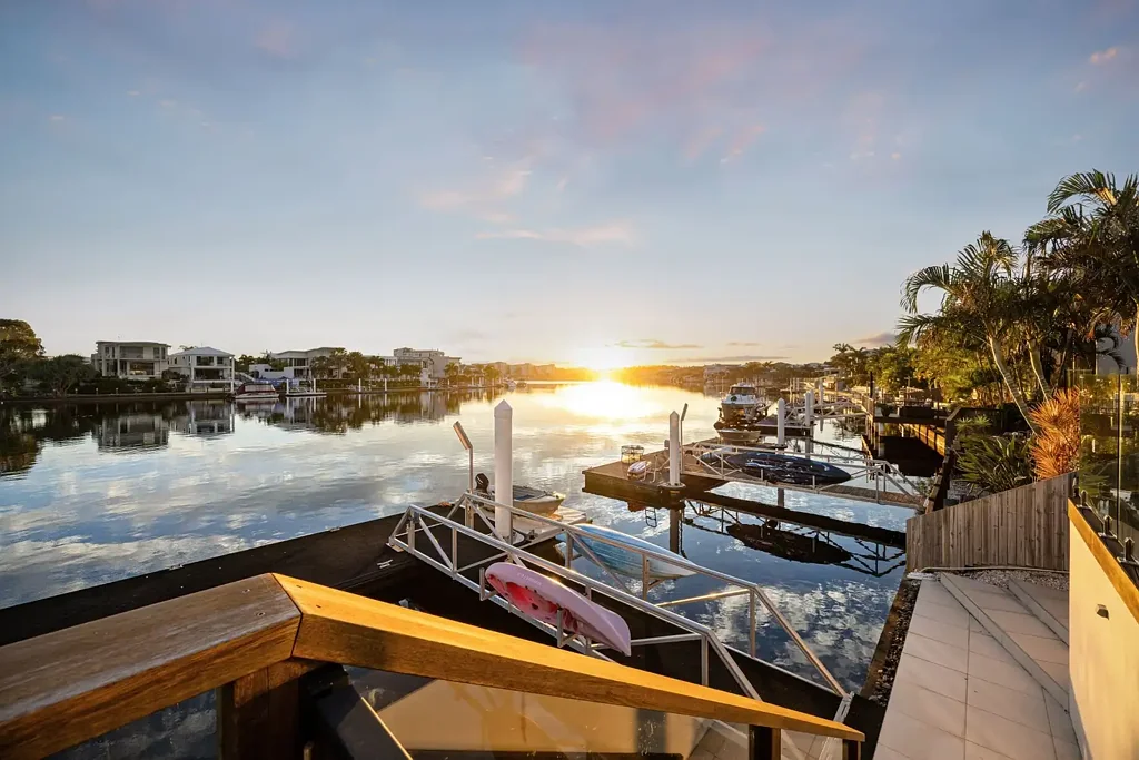 Parrearra 4ਬੈੱਡਰੂਮ Waterfront Luxury Living – Refined Coastal Elegance