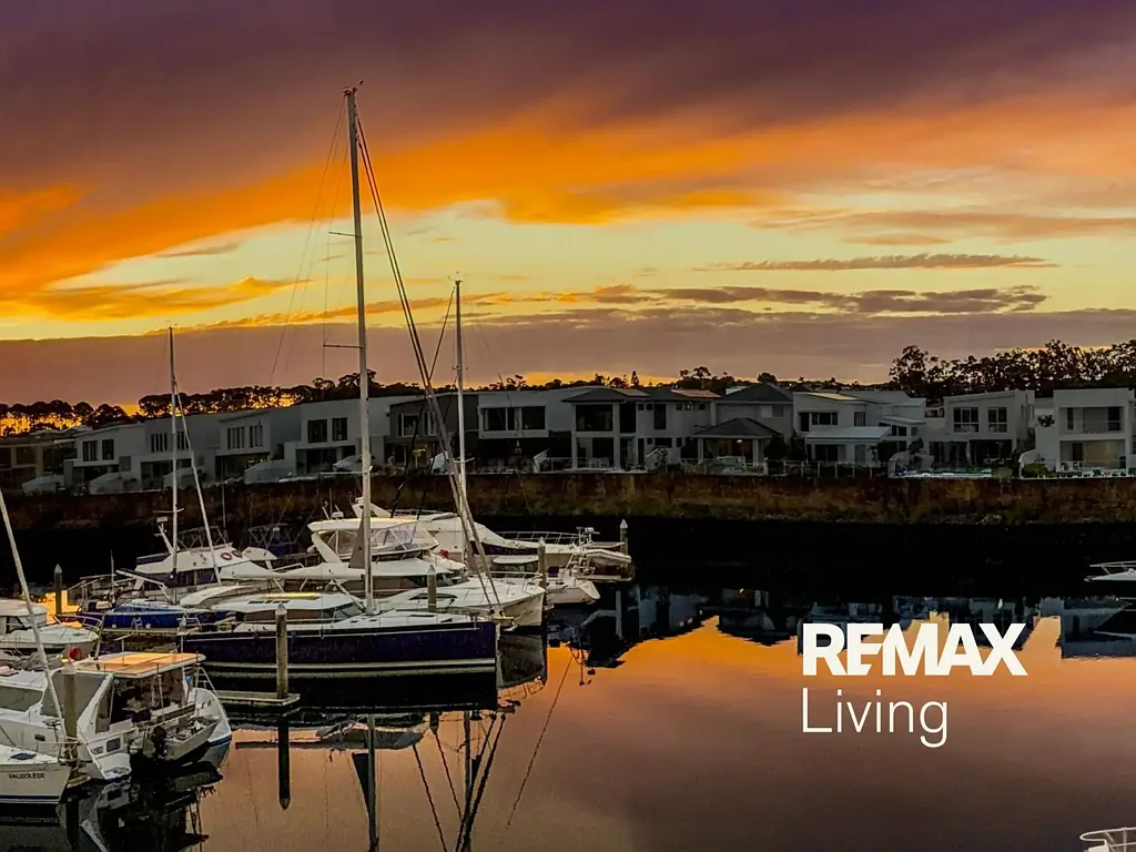 Luxury Waterfront Living in Hope Island - Long Term Lease Available