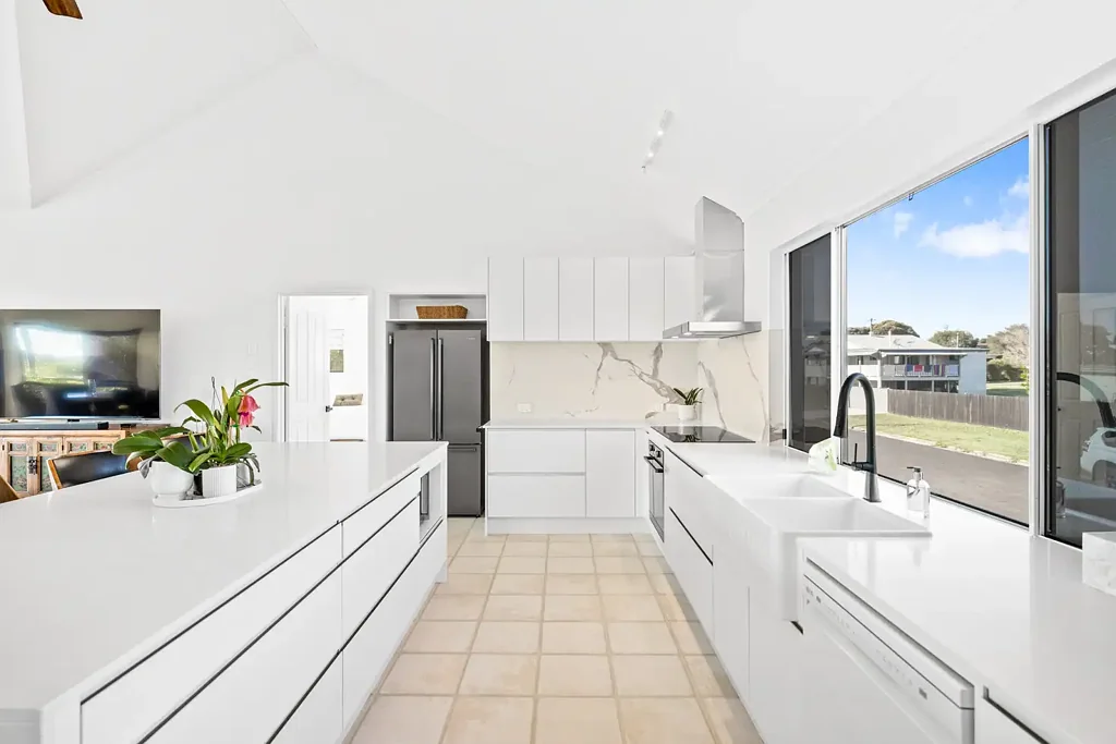 Tin Can Bay 4Kwarto Luxury Living with waterviews