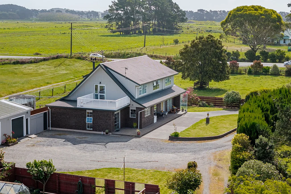 Himatangi 4Habitaciones Family Living, Country Charm, Exceptional Sheds!