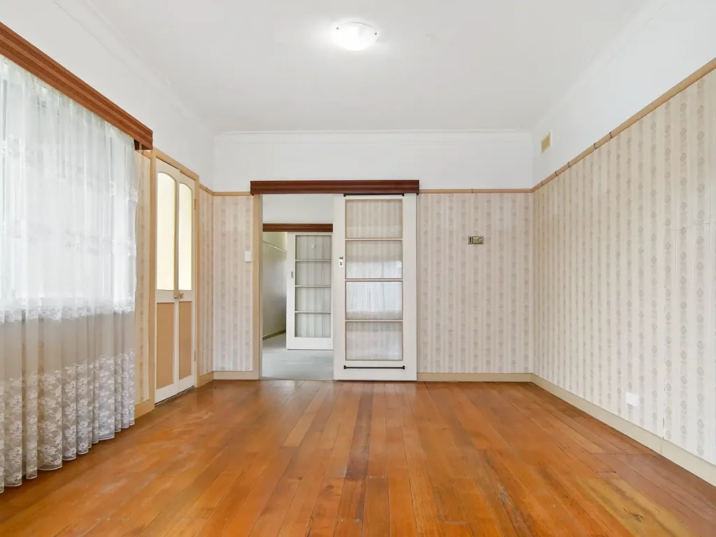 Dandenong 3कमरा A Solid Start - 800m² of Pure Potential