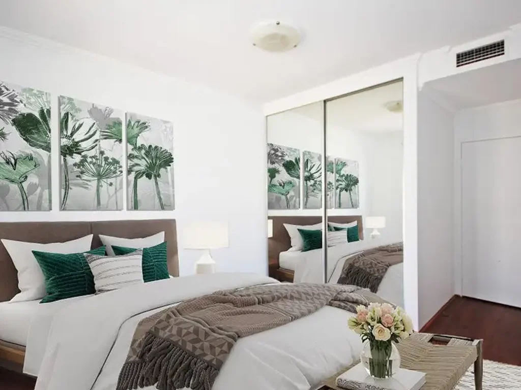 Stylish Split-Level 2 bed Apartment in Prime Balmain Location