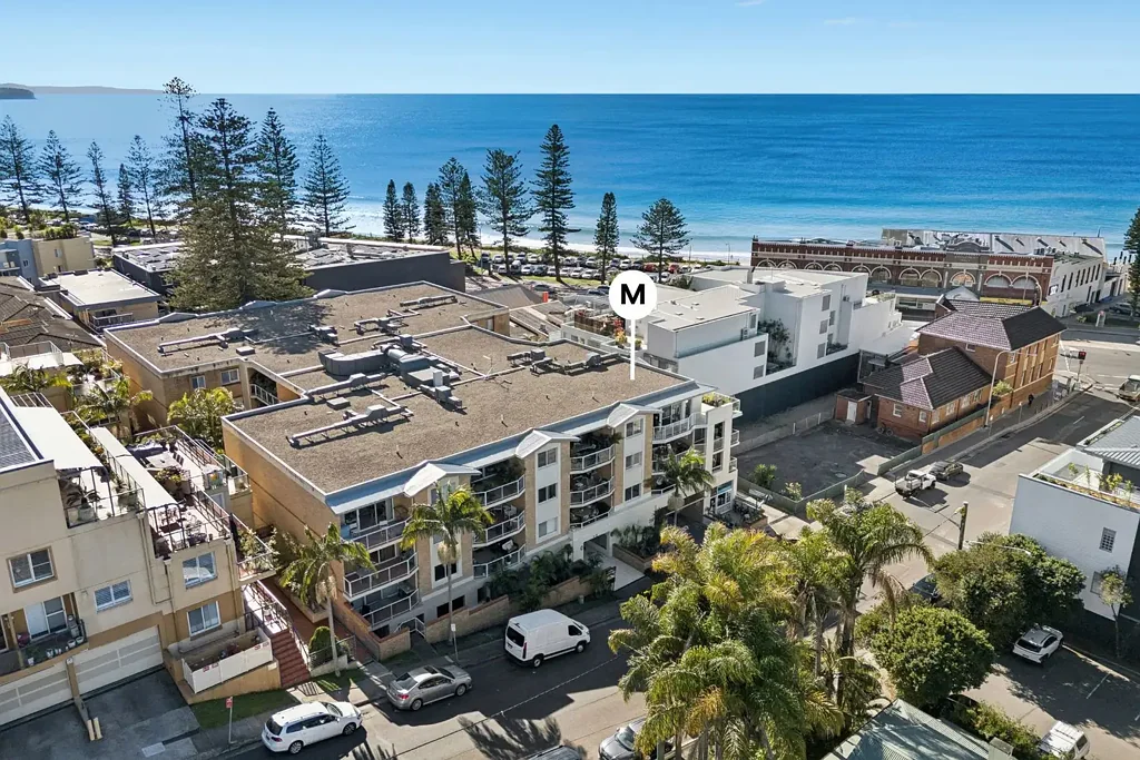 Collaroy 3房 顶层瞰海景 宽敞环绕露台 灵活布局双车位 步行即达海滩咖啡 Sun-Drenched, 3 Bedroom Penthouse with Ocean Vistas