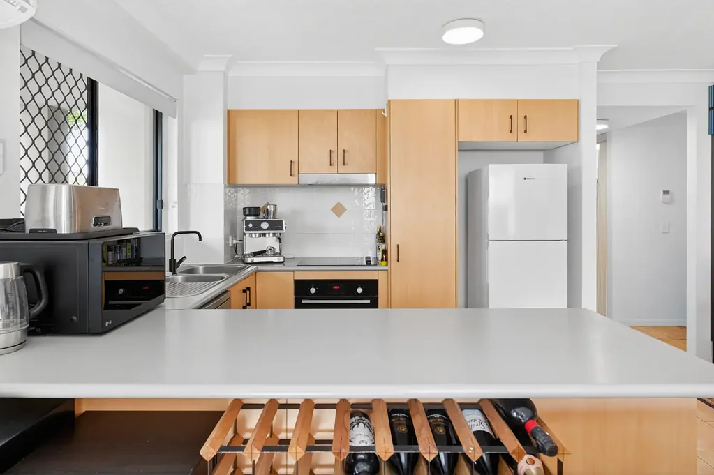 Southport 1房  Clear Instructions - This Property Will Be Sold !!