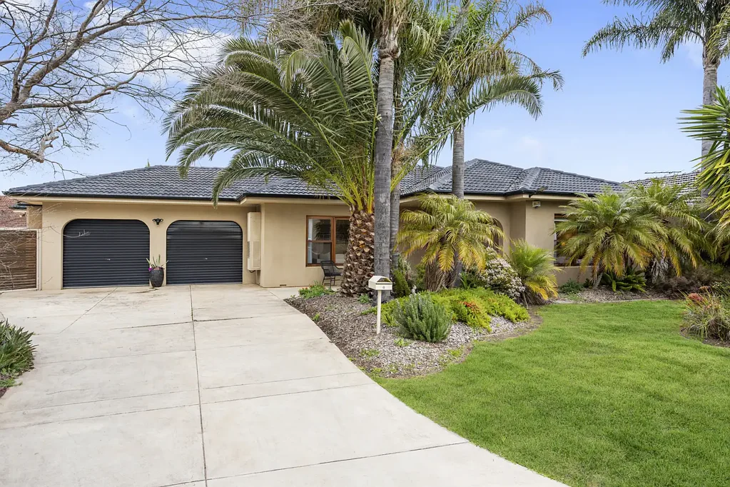 West Lakes 5房  EXPANSIVE FAMILY ENTERTAINER METRES TO THE LAKE