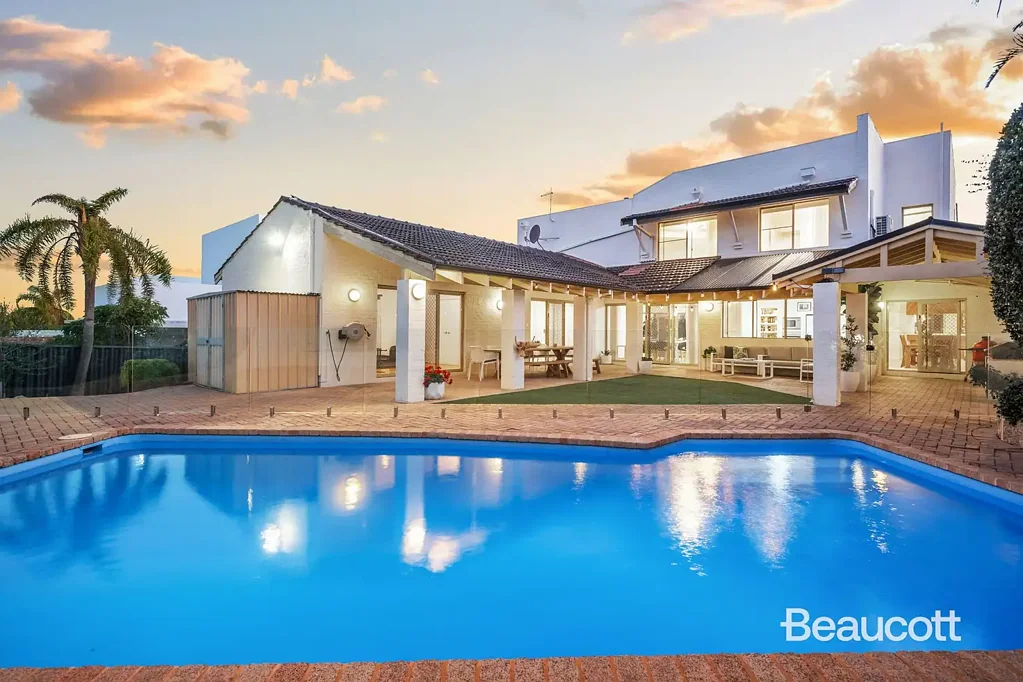 Dianella 5房  The Ultimate Family Sanctuary with City Views!