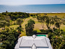 214 Sylvan Drive, Moore Park Beach