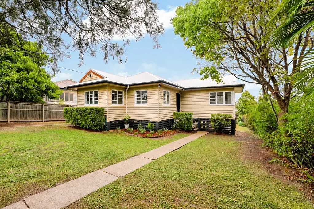 Nundah 3कमरा Blue-Chip Nundah/Wavell Heights Border - Elevated Position, Wide Frontage and 728m2 of opportunity in this sought-after location!