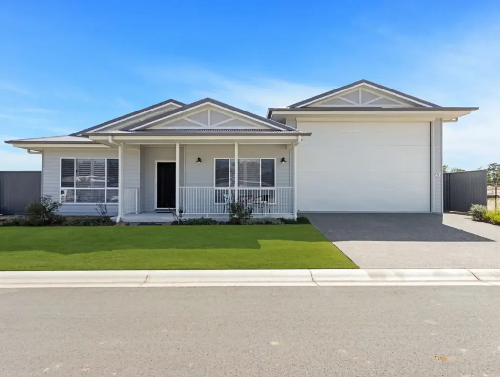 Howard 2房  Stylish Over 50s Living With Huge RV Garage & Resort Facilities