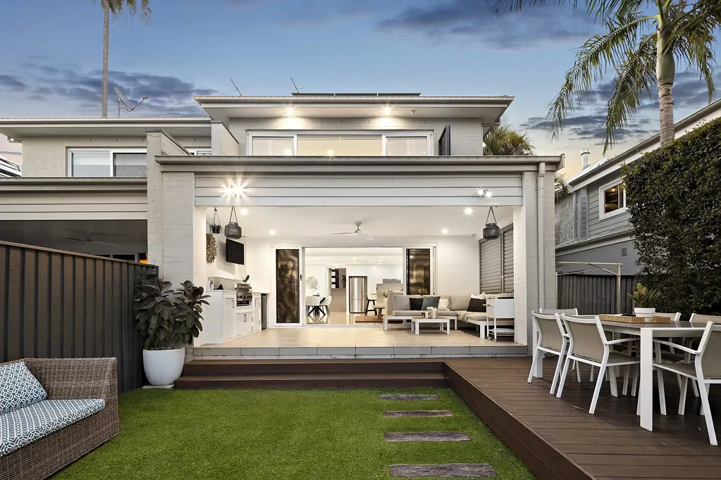 Balgowlah 4ਬੈੱਡਰੂਮ Contemporary family living with harbour glimpse and resort-style entertaining