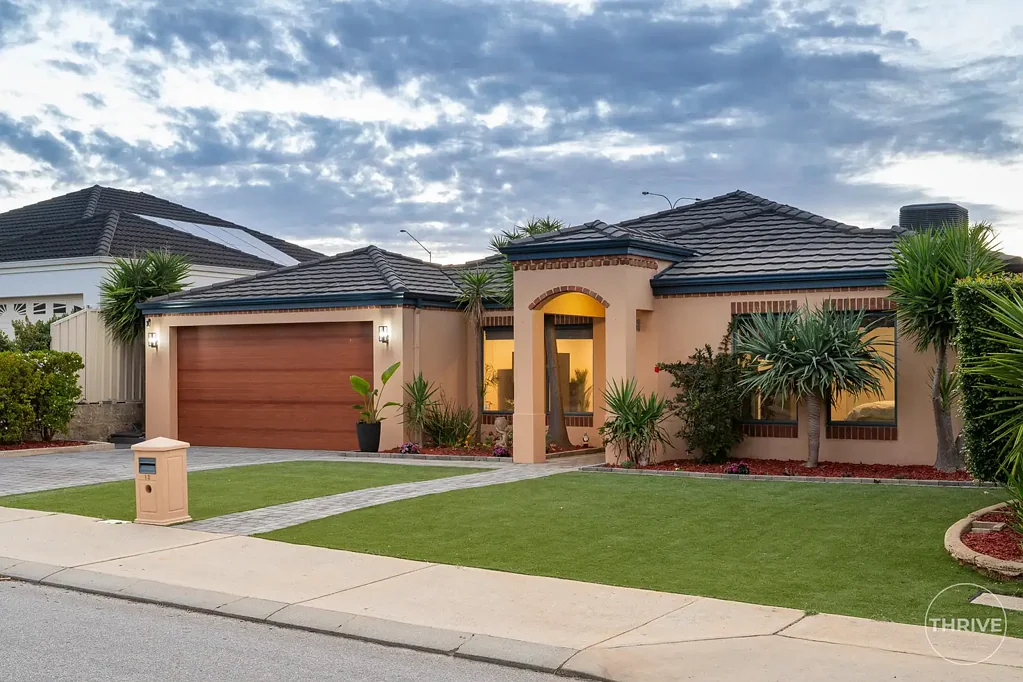 Jandakot 4房  Elevated family living with poolside entertaining in the Fairways Estate!