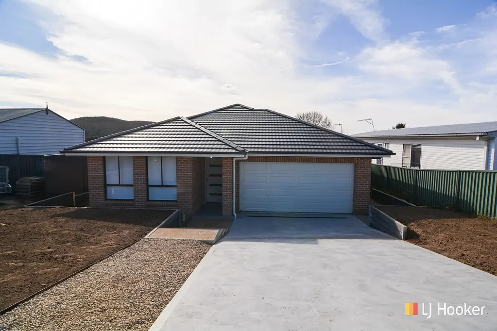 NEAR NEW FAMILY HOME