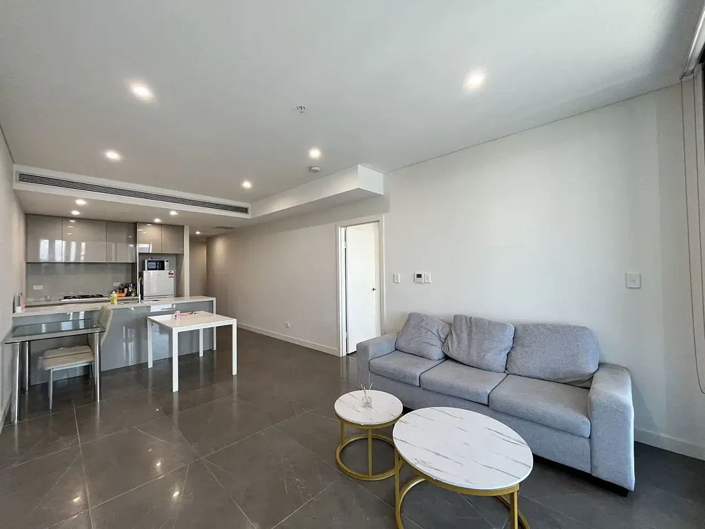 Furnished 1 bedroom apartment in level 16 with unblock view.
**No Car park**