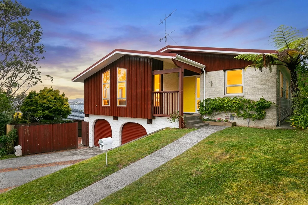 Johnsonville 4 Slaapkamer SPACE, SUN & GARAGE YOU’LL LOVE! | BEO $825,000