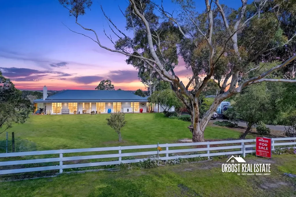 Orbost 3Zimmer A LIFESTYLE PROPERTY THAT ACTUALLY DELIVERS - 5 ACRES, 5 PADDOCKS, ONE EXCEPTIONAL HOME