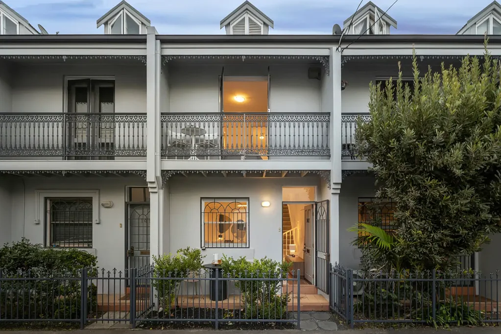 Erskineville 3Kwarto Terrace goals in a prime village setting