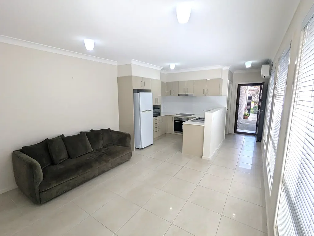 Modern 2-Bedroom Attached Flat - Low Maintenance Living