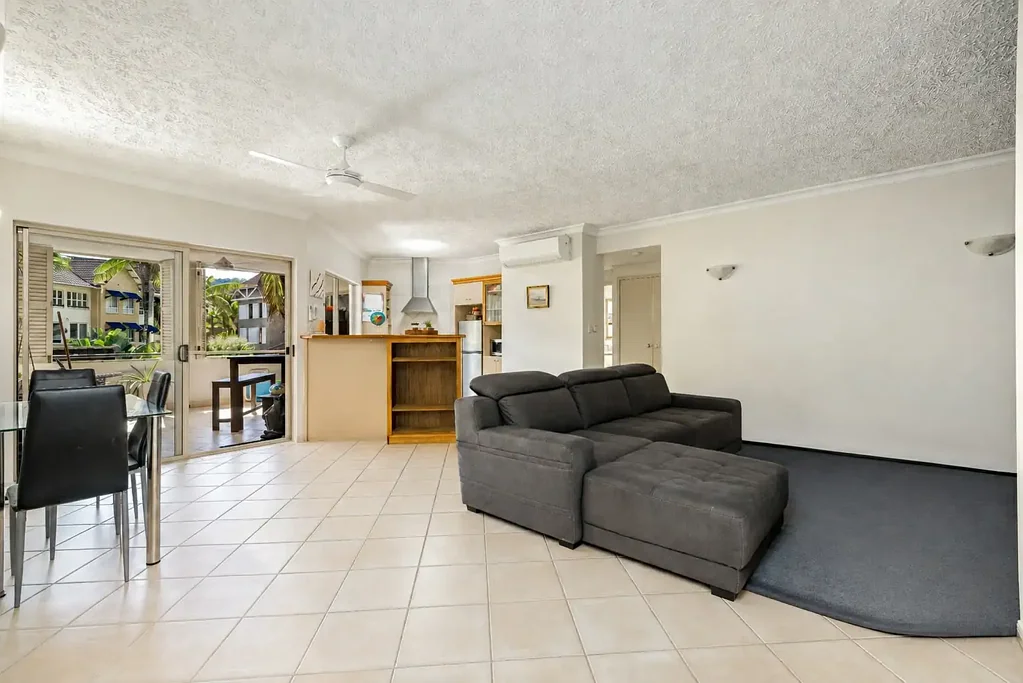 Cairns North 2房  Wyara Building — Well-Positioned Two Bedroom Apartment
