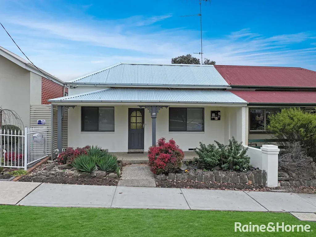 219 Bentinck Street, Bathurst, NSW 2795