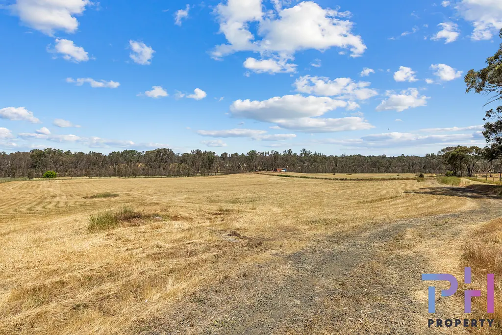 Axedale STUNNING 20 ACRES, AXE CREEK FRONTAGE ZONED RURAL LIVING!