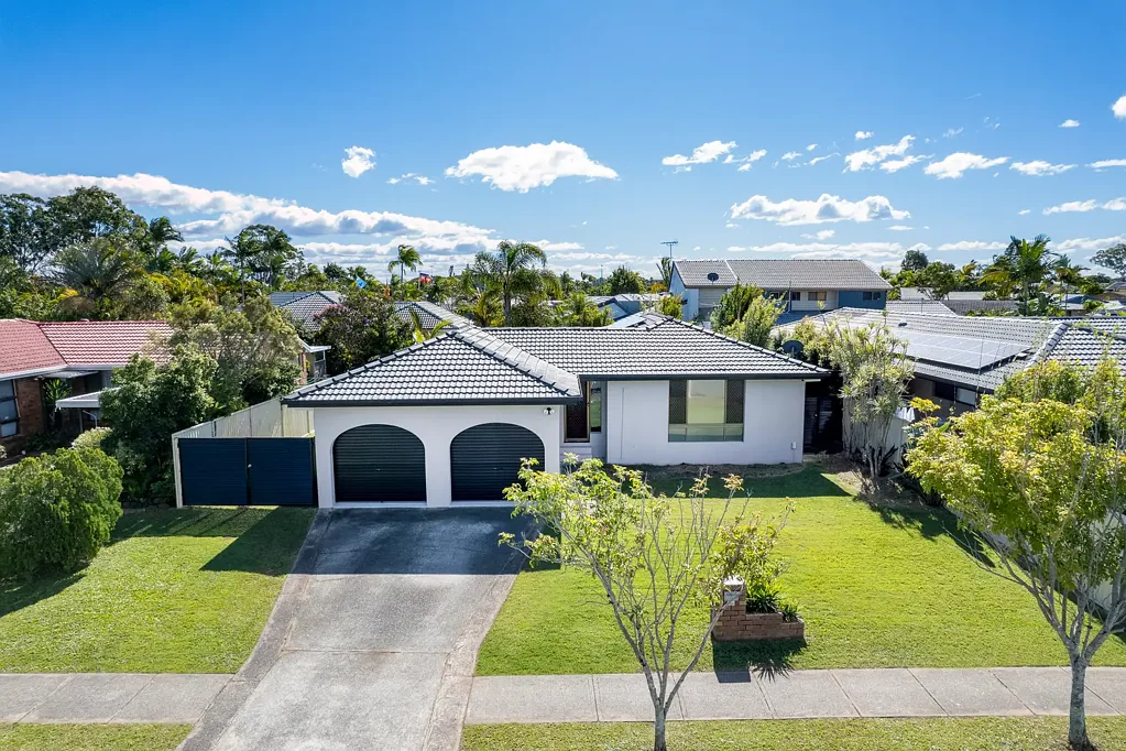 Burleigh Waters 3غرفة نوم Immaculate Family Home with Expansive North-Facing Backyard
